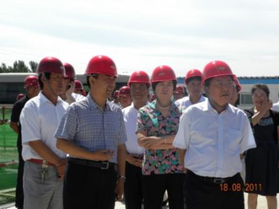 房山区区长祁红、区政协主席唐淑荣来我集团工地视察
